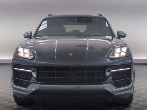 New 2026 Porsche Cayenne GTS AWD/4WD image 7