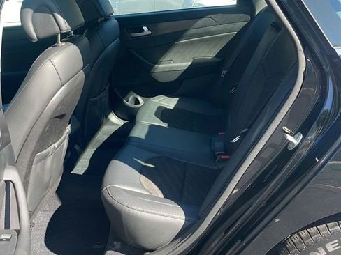 Used 2015 Hyundai Sonata SE w/ Option Group 09 FWD image 13