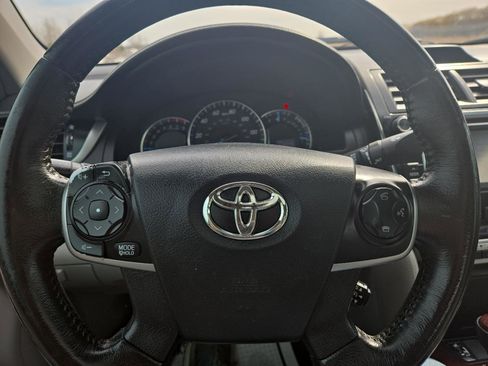 Used 2012 Toyota Camry XLE w/ Leather Pkg FWD image 18