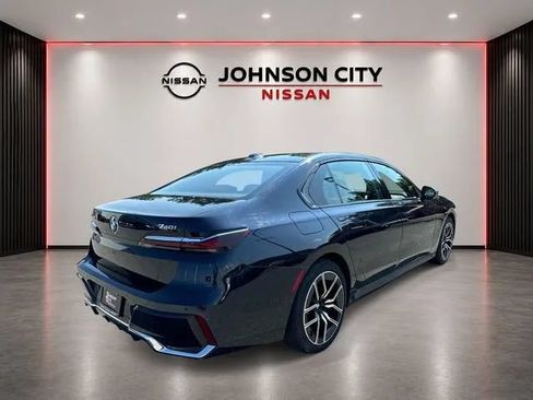 Used 2025 BMW 740i xDrive w/ Premium Package AWD/4WD image 5