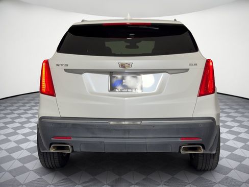 Used 2017 Cadillac XT5 Luxury w/ Driver Awareness Package FWD image 11