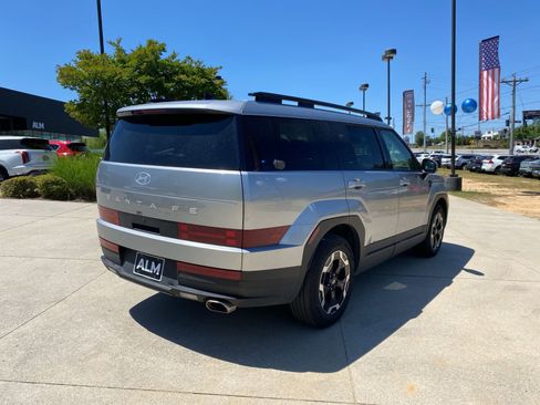 Used 2025 Hyundai Santa Fe SEL image 6