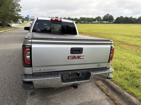 Used 2017 GMC Sierra 1500 SLT AWD/4WD image 9