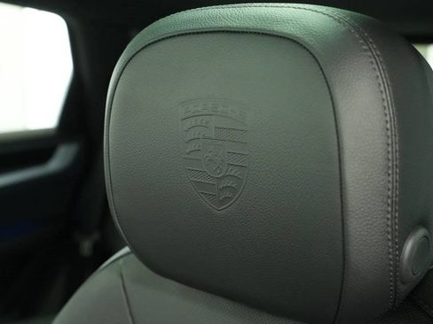 Certified 2025 Porsche Cayenne image 35