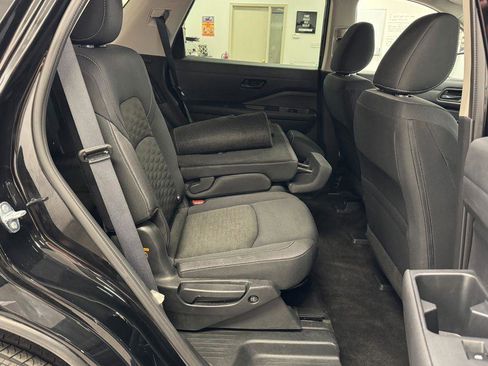 Used 2024 Nissan Pathfinder SV image 21