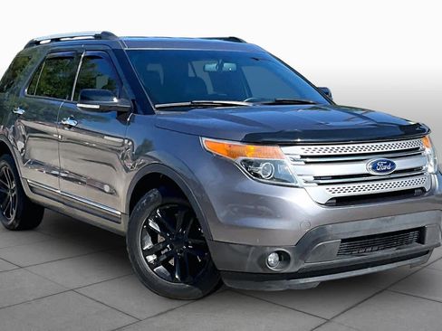 Used 2014 Ford Explorer XLT w/ Equipment Group 202A FWD image 3