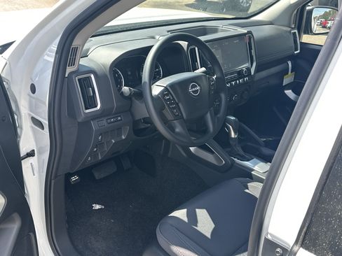 New 2025 Nissan Frontier SV image 18