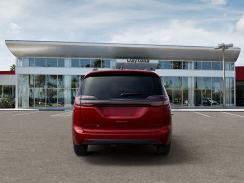 New 2026 Chrysler Pacifica Limited w/ S Appearance Package FWD image 7