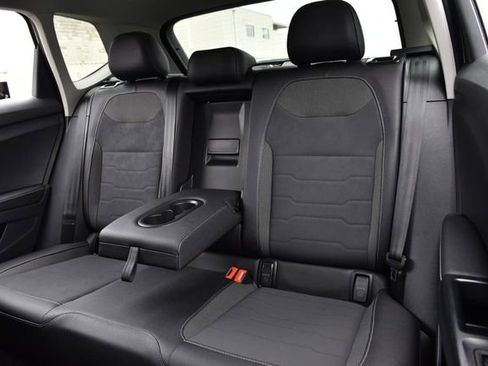 Certified 2025 Volkswagen Taos SE image 21