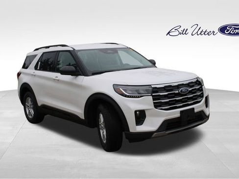 New 2026 Ford Explorer Active image 2