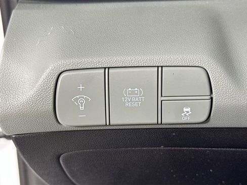 Used 2024 Hyundai Elantra Limited image 10