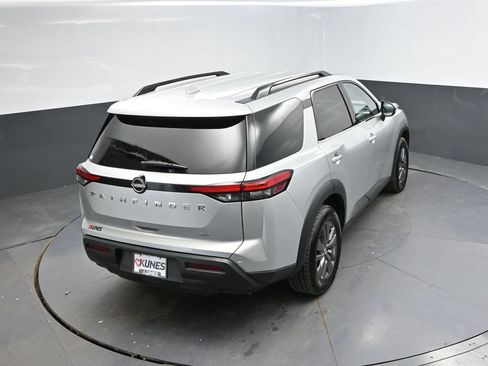 Used 2024 Nissan Pathfinder SV FWD image 30