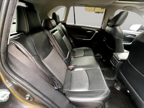 Certified 2021 Toyota RAV4 XLE w/ Convenience Package AWD/4WD image 19