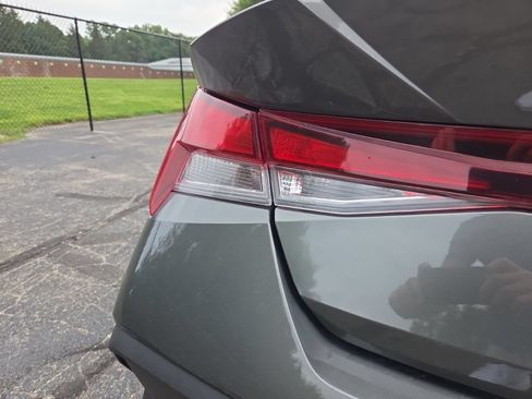 Used 2024 Hyundai Elantra SE FWD image 8