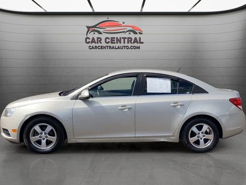 Used 2013 Chevrolet Cruze LT FWD image 2