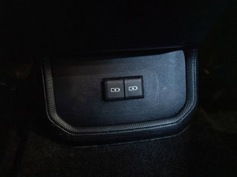 Used 2023 Toyota Highlander XLE image 35