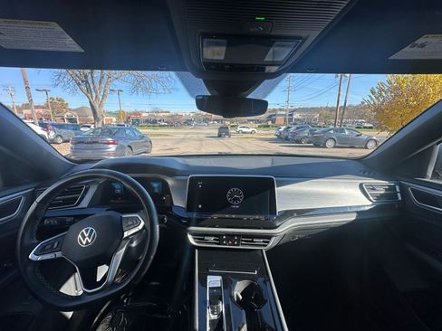 Used 2025 Volkswagen Atlas Cross Sport SE image 33