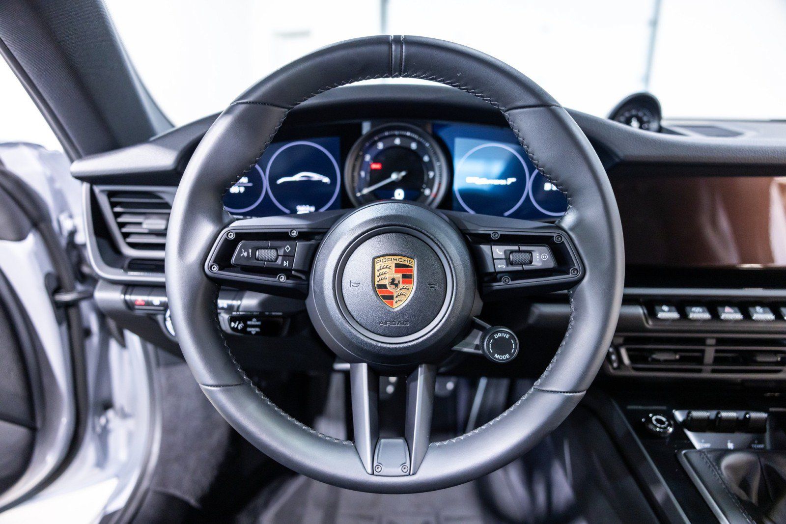 Used 2024 Porsche 911 Carrera T RWD image 40