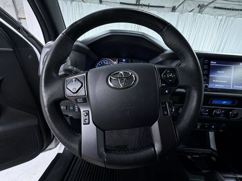 Certified 2022 Toyota Tacoma TRD Off-Road w/ Technology Package AWD/4WD image 25