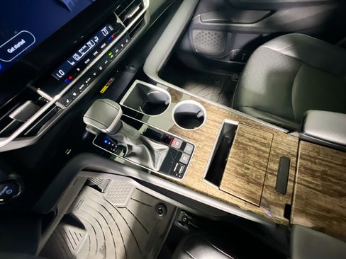 Used 2025 Toyota Sienna Platinum image 26