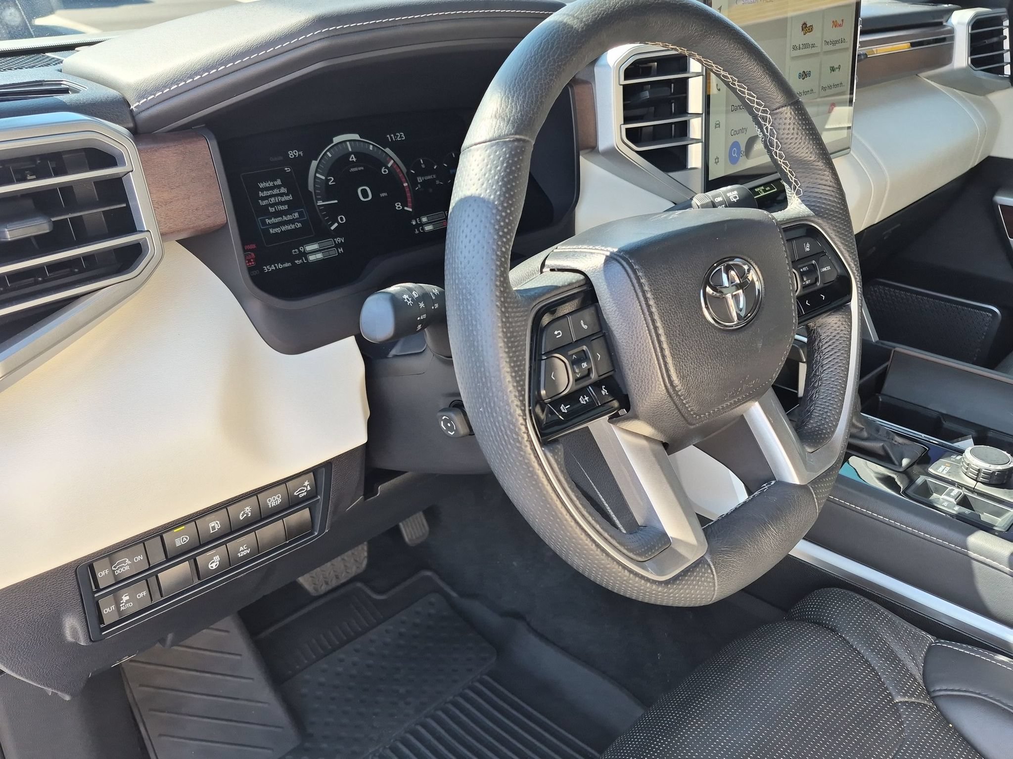 Used 2025 Toyota Sequoia Capstone AWD/4WD image 10