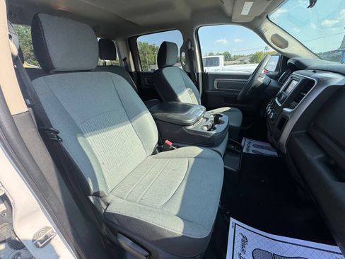 Used 2022 RAM 1500 Classic SLT AWD/4WD image 31