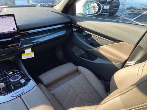 Used 2025 BMW 530i xDrive image 14