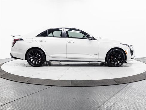 Used 2022 Cadillac CT4 V w/ LPO, ONYX Package image 12