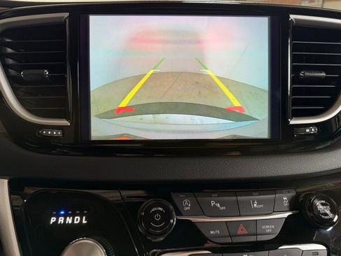 Certified 2024 Chrysler Pacifica Touring-L image 20