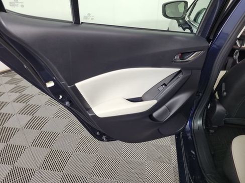 Used 2018 MAZDA MAZDA3 Grand Touring w/ Premium Equipment Package FWD image 17