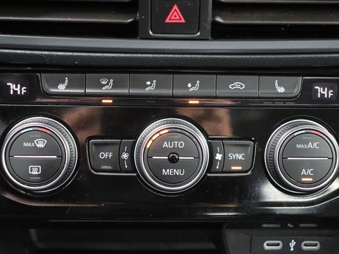 Used 2024 Volkswagen Jetta SE image 32