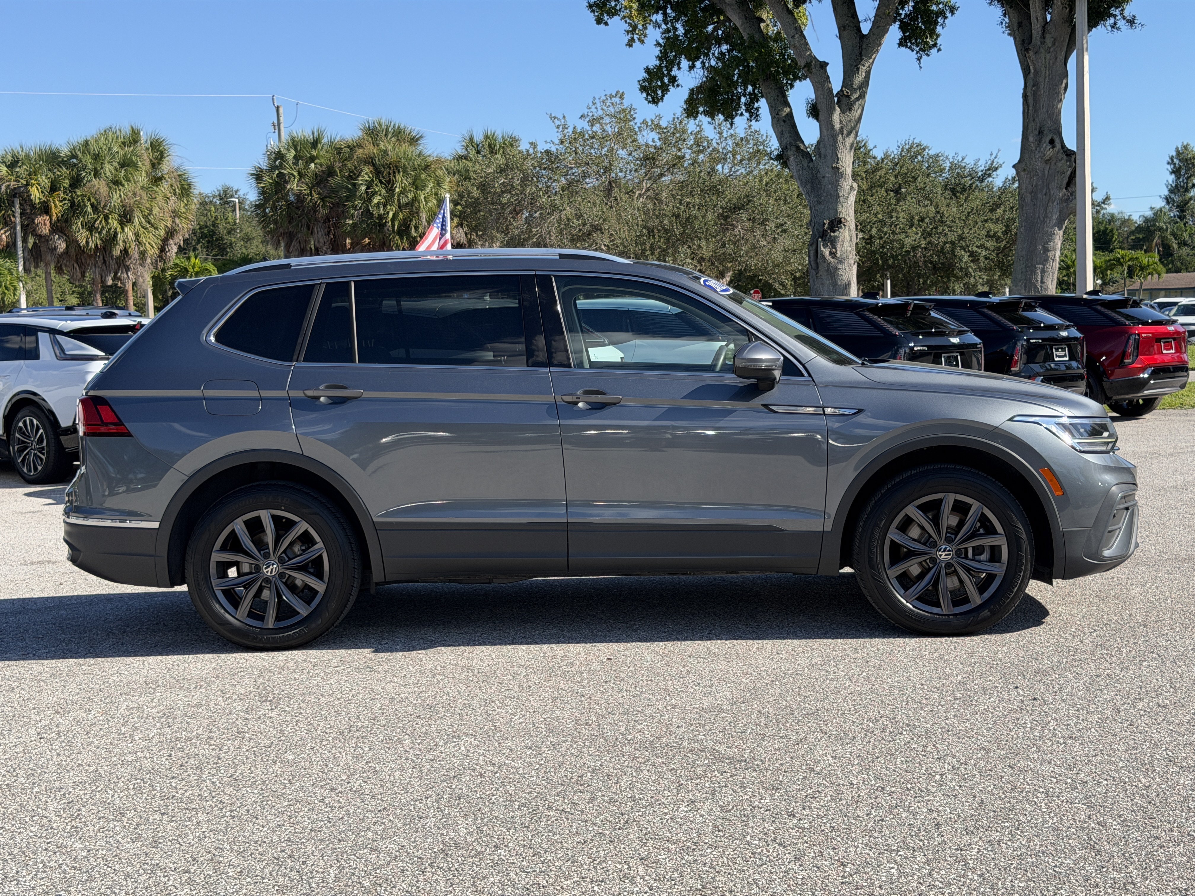Certified 2022 Volkswagen Tiguan SE FWD image 8
