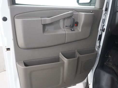 Used 2025 Chevrolet Express 3500 LT w/ LT Preferred Equipment Group RWD image 15