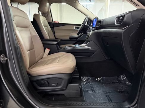 Used 2020 Ford Explorer XLT w/ Equipment Group 202A AWD/4WD image 23