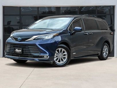 Used 2021 Toyota Sienna XLE