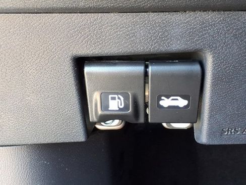 Used 2022 Nissan Versa S FWD image 29