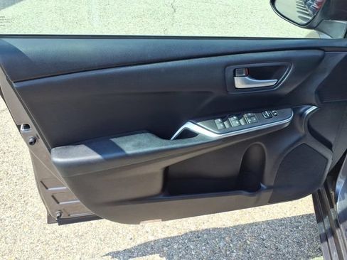 Used 2015 Toyota Camry LE FWD image 11