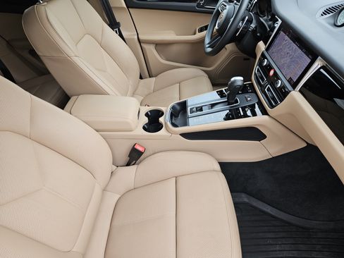 Certified 2026 Porsche Macan AWD/4WD image 15