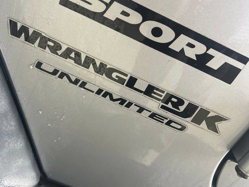 Used 2018 Jeep Wrangler Unlimited Sport S AWD/4WD image 10