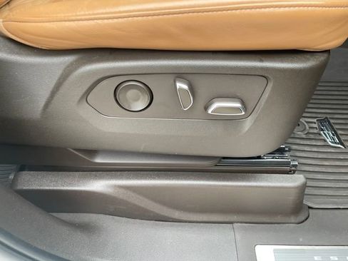 Used 2023 Cadillac Escalade Premium Luxury image 47