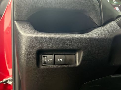 Used 2025 Toyota RAV4 XLE AWD/4WD image 19