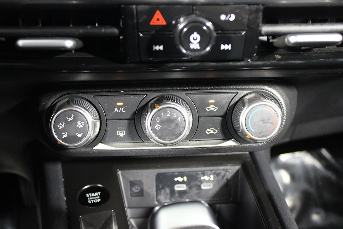 Used 2025 Nissan Kicks SV FWD image 11