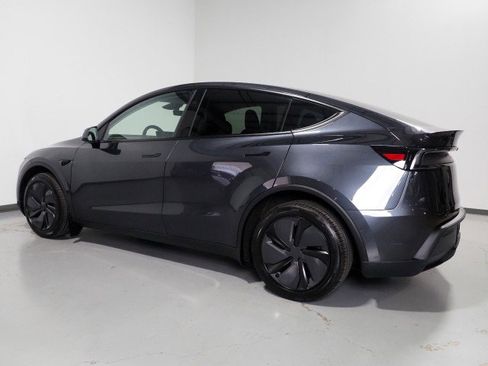 Used 2026 Tesla Model Y 2WD image 9