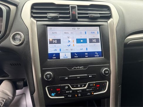Used 2019 Ford Fusion SE AWD/4WD image 19