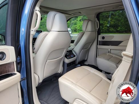 Used 2019 Lincoln Navigator Select RWD image 16