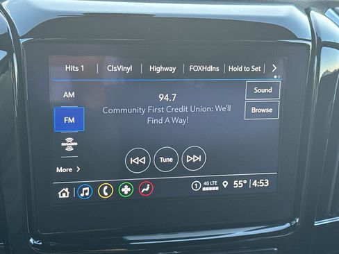 Used 2023 Chevrolet Traverse LT image 19