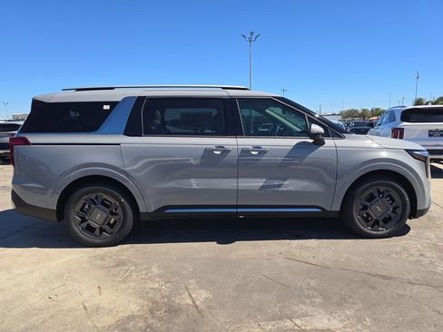 New 2026 Kia Carnival SX image 9