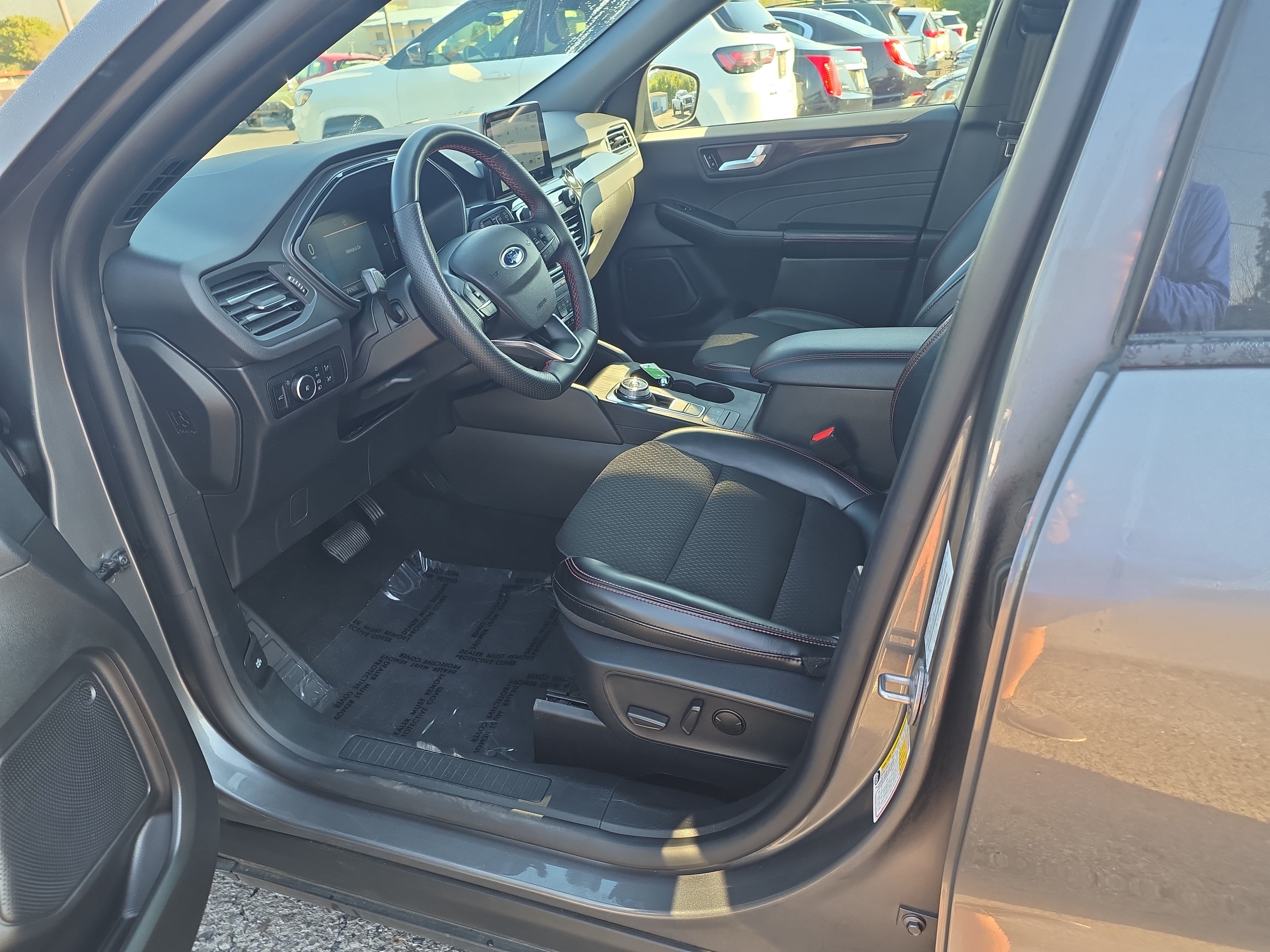 Used 2025 Ford Escape ST-Line Select AWD/4WD image 12