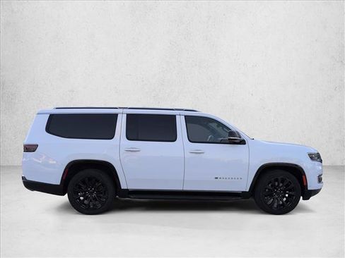 Used 2023 Jeep Wagoneer L Series II AWD/4WD image 6