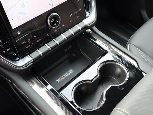 New 2026 GMC Yukon XL Elevation w/ LPO, Floor Liner Package image 18